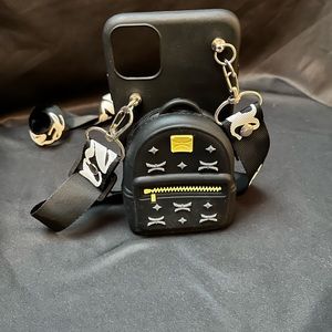 Phone case for iPhone 11. Crossbody strap.